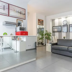 S. Ambrogio Square Appartamento