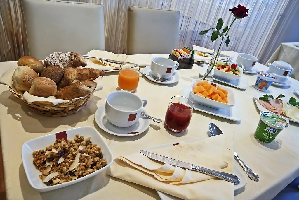 ***  Hotel Rafael Μιλάνο Ιταλία
